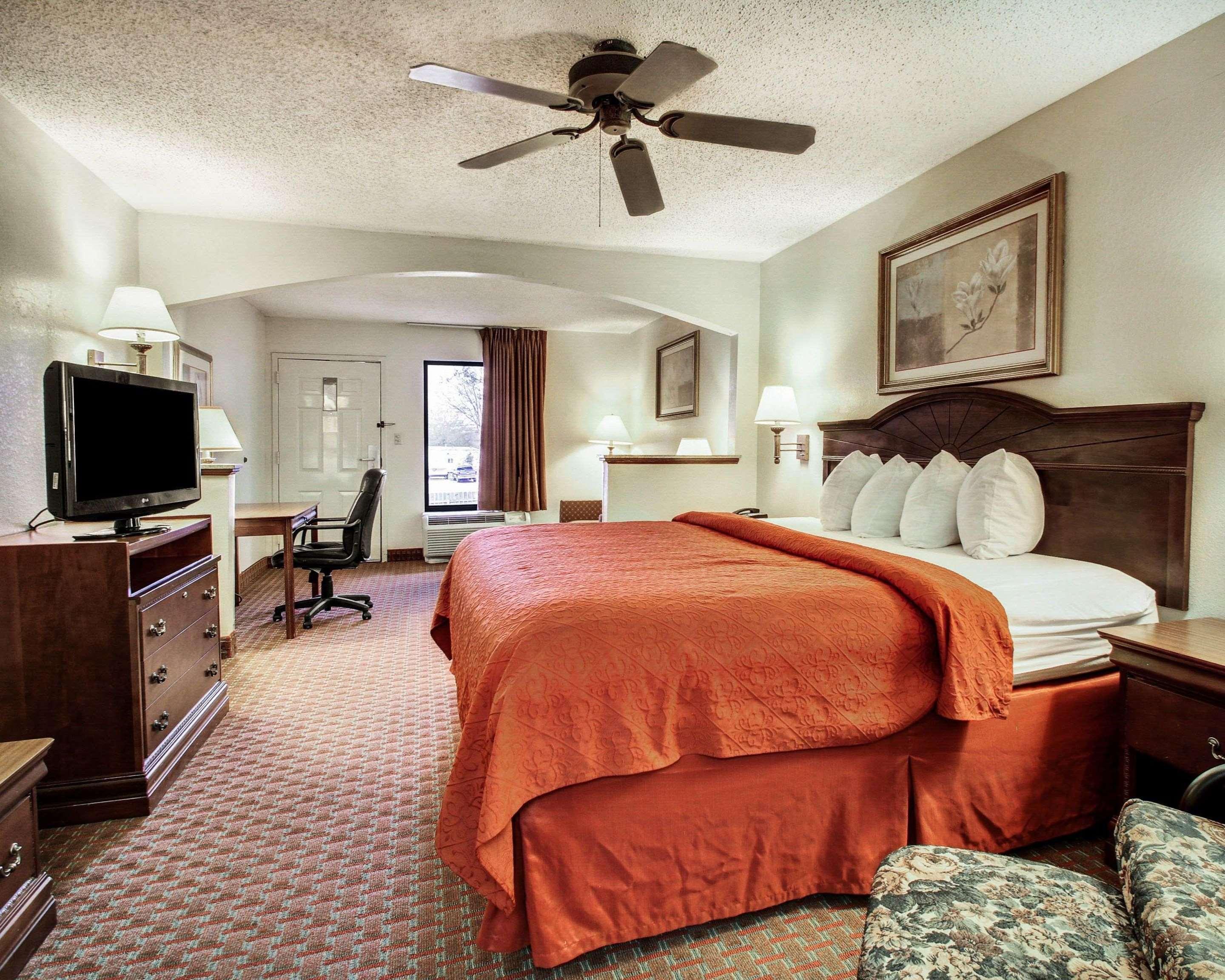 Quality Inn & Suites Clinton Luaran gambar